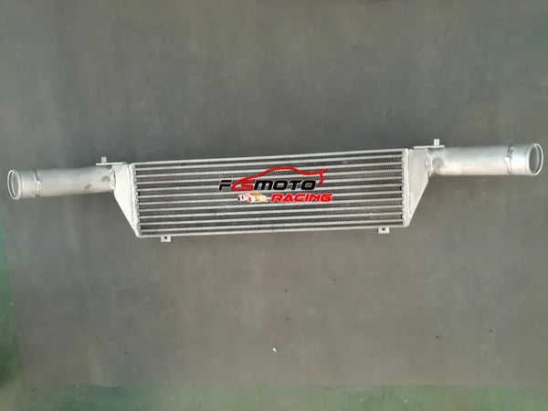 Frontmonteret intercooler, øget kølekapacitet, helt i aluminium, TIG-svejset design.
