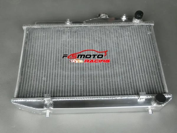Intercooler radiator, aluminium materiale, letvægtsdesign, 585mm x 420mm x 60mm, 32mm indløb, forbedret køleeffektivitet