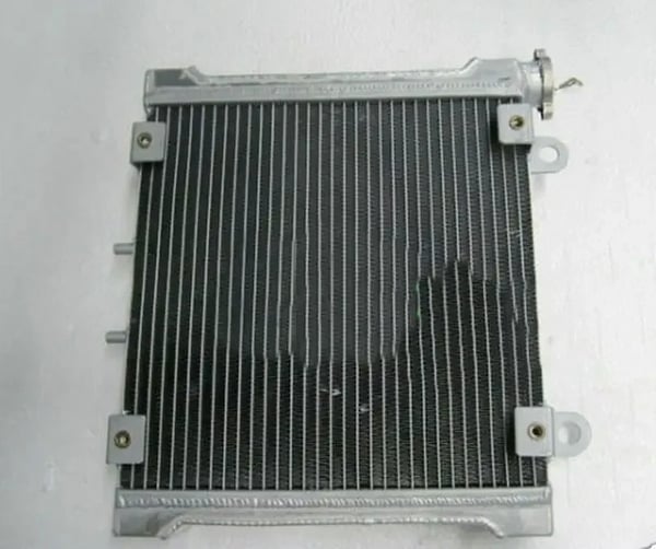 Radiator, Legeret Aluminium, Kompatibilitet med DS650, Placering Foran, Forbedret Køleydelse, Holdbar Konstruktion