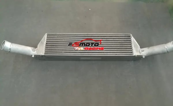 Frontmonteret intercooler, øget kølekapacitet, helt i aluminium, TIG-svejset design.
