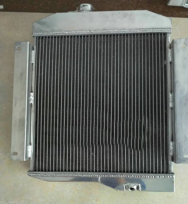 Aluminium Radiator, Kompatibel med Jeep Wrangler, 2.2L-5.0L Motor, Frontplacering, Langvarig Ydeevne