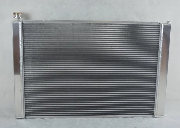 Radiator, aluminium, indløb størrelse 38mm, udløb størrelse 35mm, kerne størrelse 670mm x 490mm, samlet størrelse 780mm x 540mm