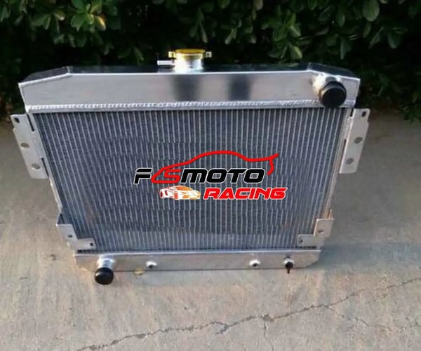 3ROW Aluminium Radiator, Robust Design, Øget Kølekapacitet, Perfekt Pasform til Ford Mustang II