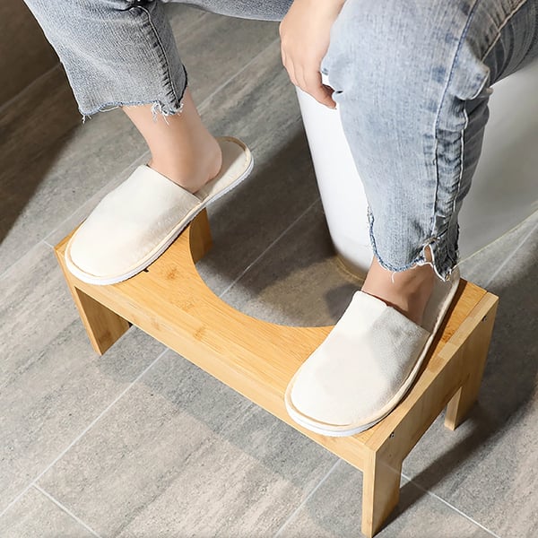Toiletstol, Bambusmateriale, Justerbar højde 6 cm, Maksimal kapacitet 80 kg, Dimensioner 45 x 24,5 x 28 cm, Vægt 1,7 kg
