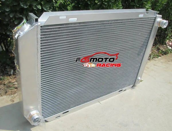 Aluminium Radiator, Kerne Dimensioner 18"x24.5"x2", Samlede Dimensioner 19.25"x29.25", Øvre Indløbsstørrelse 1.25", Nedre Udløbsstørrelse 1.5"