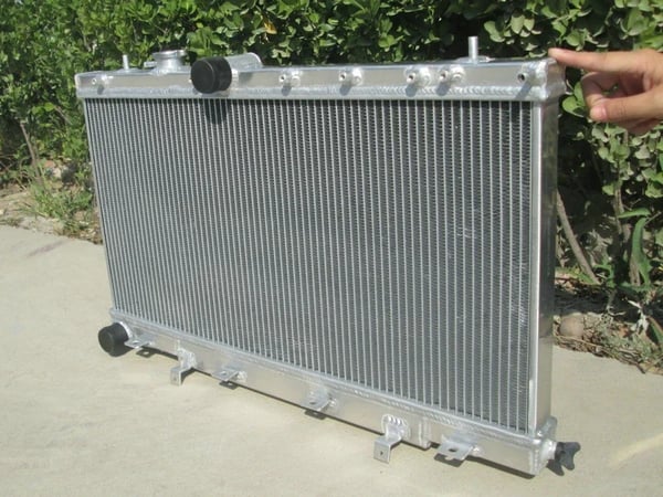 Radiator, legering aluminium, frontplacering, forbedret køleeffektivitet