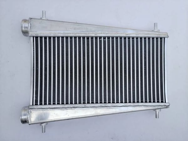 Intercooler til Nissan Patrol og Toyota Land Cruiser, Optimeret køleydelse, Holdbar aluminiumsbygning, Nem installation