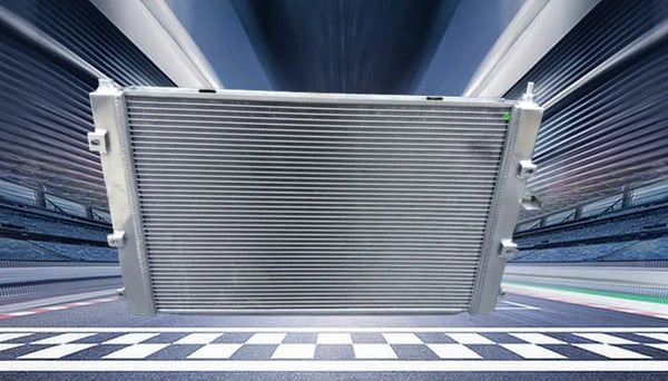 Radiator, Aluminiumkonstruktion, 650 mm × 438 mm × 40 mm, Kompatibilitet til Land Rover Discovery II V8 4.0L & 4.6L, Øverste/Nederste udgang 35 mm
