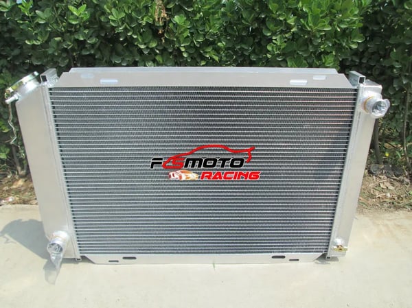 Aluminium Radiator, Kerne Dimensioner 18"x24.5"x2", Samlede Dimensioner 19.25"x29.25", Øvre Indløbsstørrelse 1.25", Nedre Udløbsstørrelse 1.5"