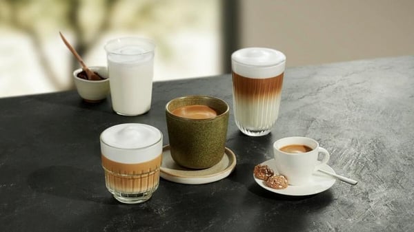 Siemens EQ.300 TF303E01 — automatisk kaffemaskine, 1300 W, 15 bar (dagslys sølv)