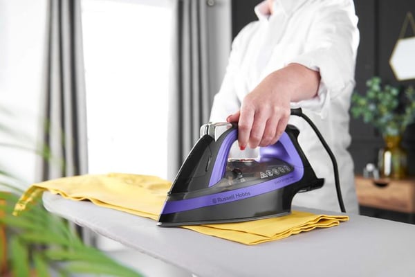 RUSSELL HOBBS 26731-56 Easy Store Pro -pistoke- ja tuulisilitysrauta musta ja violetti