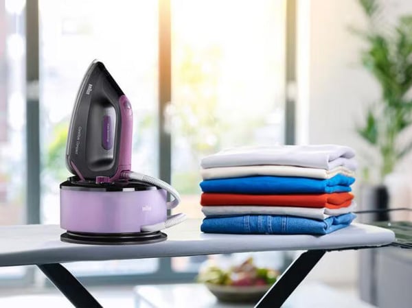 Braun IS2144BK CareStyle Compact -höyrystin – musta-violetti