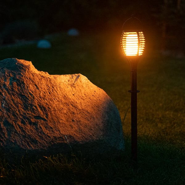 SOLLAMPA SOM IMITERAR EN FLAMMA