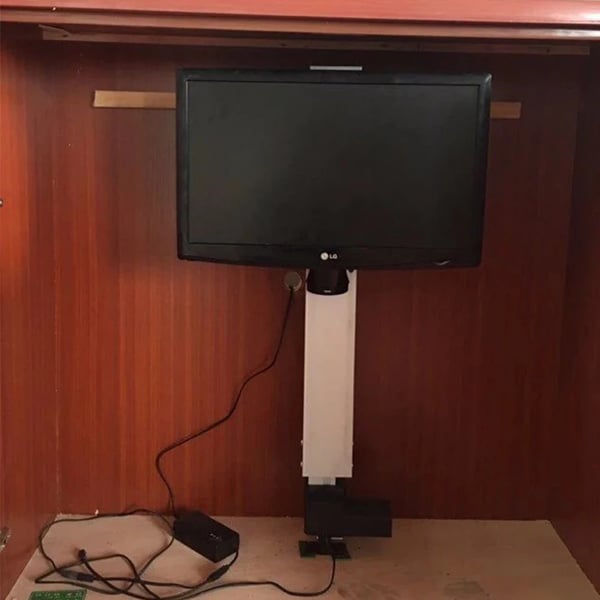 Moottoroitu TV-nostin, kiinnike, 700 mm iskunpituus, 26–57 tuumaa, musta