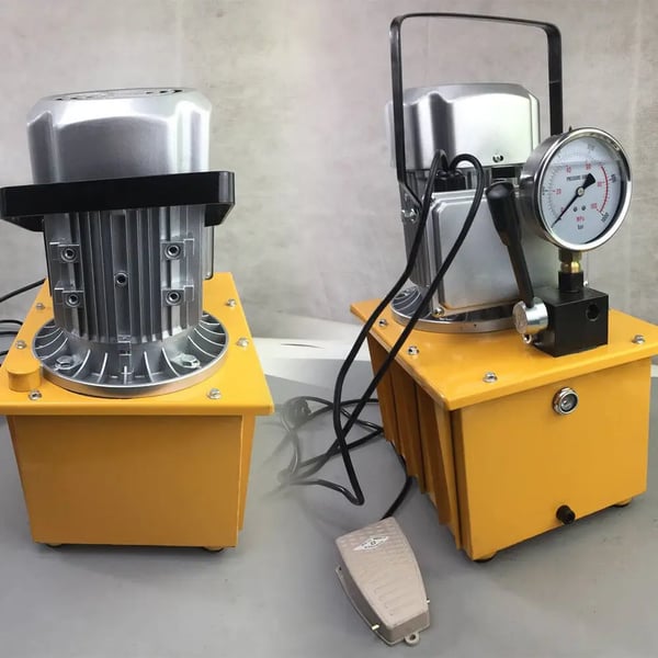 Sähkökäyttöinen Hydrauliikkapumppu - Yksitoiminen - 700 Bar - 7 L Säiliö - Manuaaliventtiili - 750 W - Oranssi