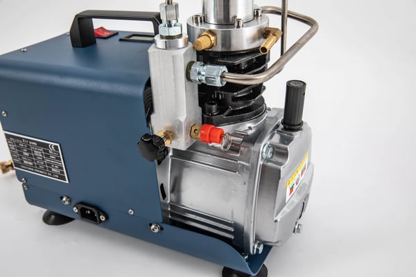 Sähköinen ilmakompressori, korkeapainepumppu 300 bar (30 MPa/4500 PSI), 1800 W, EU-pistoke