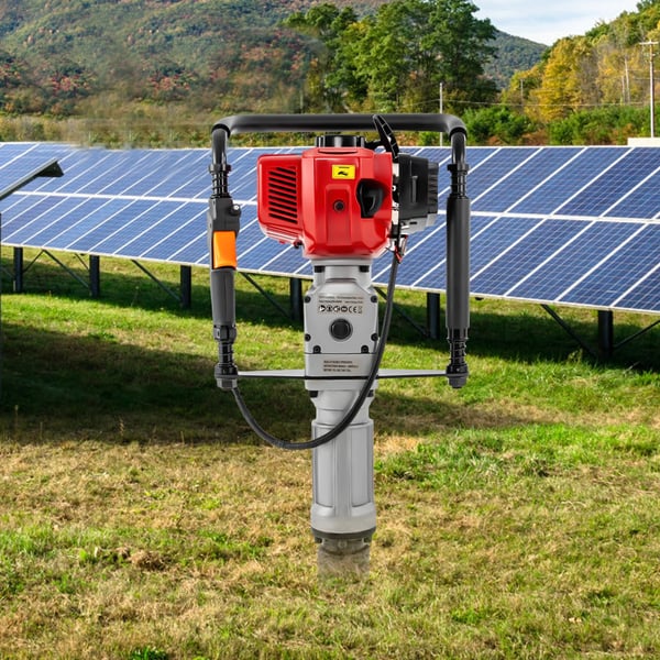 Bensiinikäyttöinen tolpaniskuri, 52 cc 2-tahti 1900 W, ilmajäähdytteinen yksisylinterinen, aita- ja paalutöihin, punainen/musta