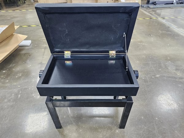 Pianopenkki - Korkeussäädettävä penkki säilytystilalla - Yksipaikkainen - Aito nahkapehmuste - Korkeus 49–59 cm - Koko 57×33 cm - Valkoinen