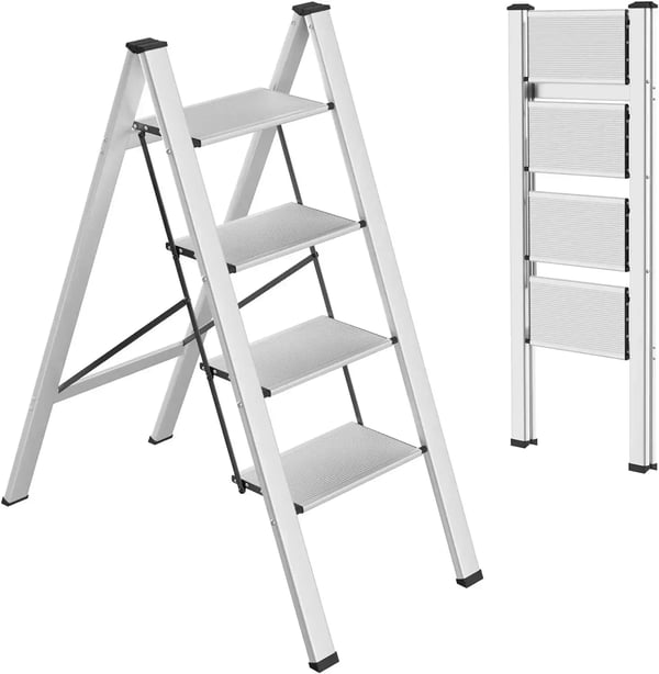 Trappestige - Sammenklappelig 4-trins - Aluminium - Brede Skridsikre Trin - Bæreevne 150 kg - Højde 95 cm - Vægt 4,25 kg - Sølv Trappestige - Sammenklappelig 4-trins - Aluminium - Brede Skridsikre Trin - Bæreevne 150 kg - Højde 95 cm - Vægt 4,25 kg - Sølv
