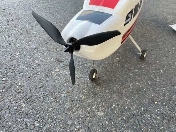 RC-lentokone - 182 Plus harjoituskone KIT - 120 cm siipiväli - EPO-vaahto - 2-kanavainen - Ilman lähetintä ja akkua - Valkoinen