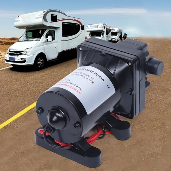 Vandpumpe - 12V DC membranpumpe - Selvansugende - Trykpumpe - Til have og autocamper - EU-stik - Sort