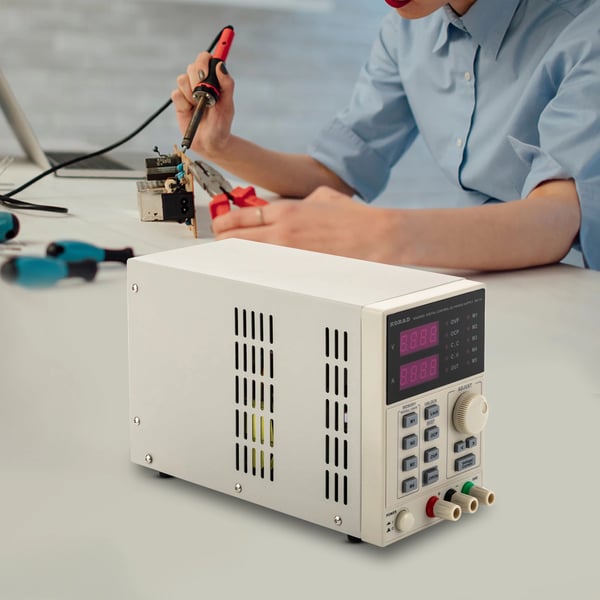 Programmerbar DC laboratoristrømforsyning - KA3005D - 0–30 V 0–5 A - Justerbar Spænding/Strøm - EU-stik - CE-certificeret