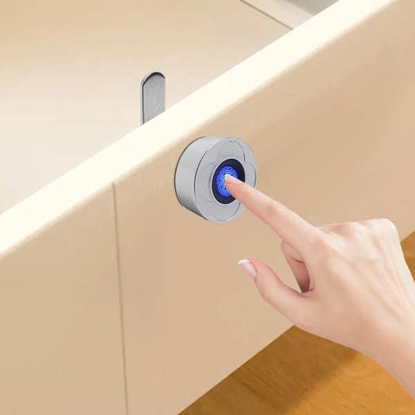 Smartlås med fingeraftryk, Indstikslås 22×168 (5072) til skabe og skuffer, IP65, 1 s oplåsning, 150 mAh batteri, zinklegering, kompakt