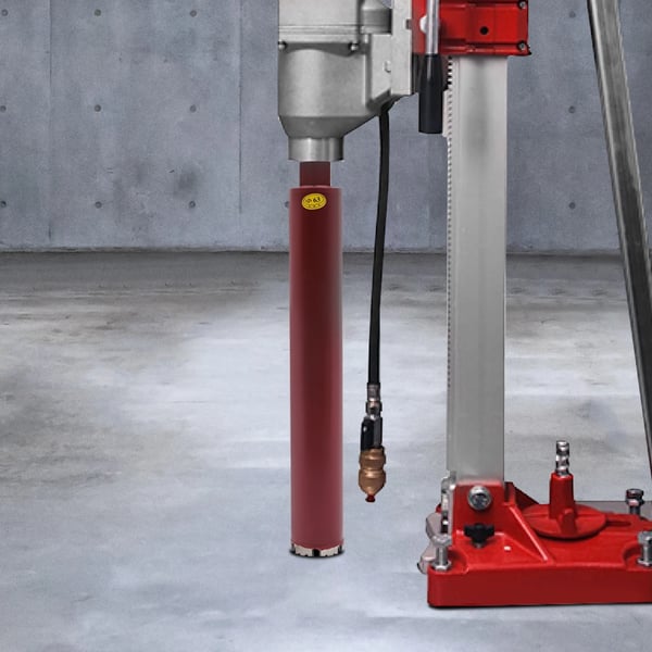 Diamant kernebor - Hulsav 63 mm - 450 mm Længde - Tør/Våd Boring - Til Beton & Mursten - 22 mm Gevind - Diamantsegment 10 mm - Rød