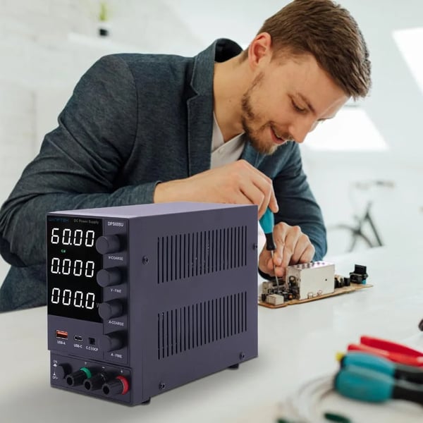Laboratoriovirtalähde - Säädettävä DC pöytävirtalähde - 0–60 V - 0–5 A - 300 W - LCD-näyttö - USB-lataus - Kompakti - Musta