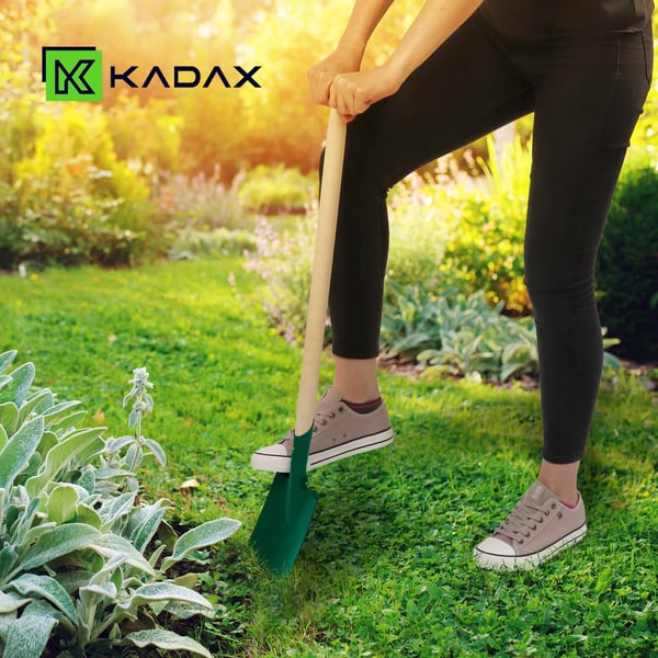 Spade/Skovl - Havespade - Længde 90 cm - Metalblad - Træskaft - Til havearbejde - Simpel model
