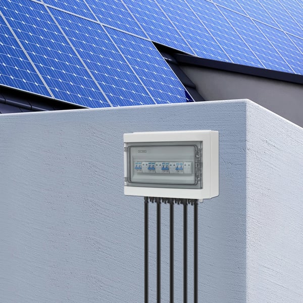 Solcelle PV DC samleboks - 4 ind/4 ud isolatorafbryder - DC 1000V - IP65 vandtæt - 8 stik - Overspændingsbeskyttelse - 15A/25A - Vægmontering - Hvid