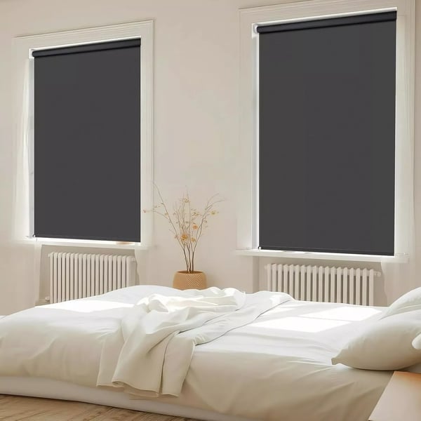 Pimennysrullaverho - 140x240 cm - 100% pimentävä - Lämpöeristävä - UV-suoja - Vedenpitävä - PU-pinnoitettu polyesteri - Valkoinen
