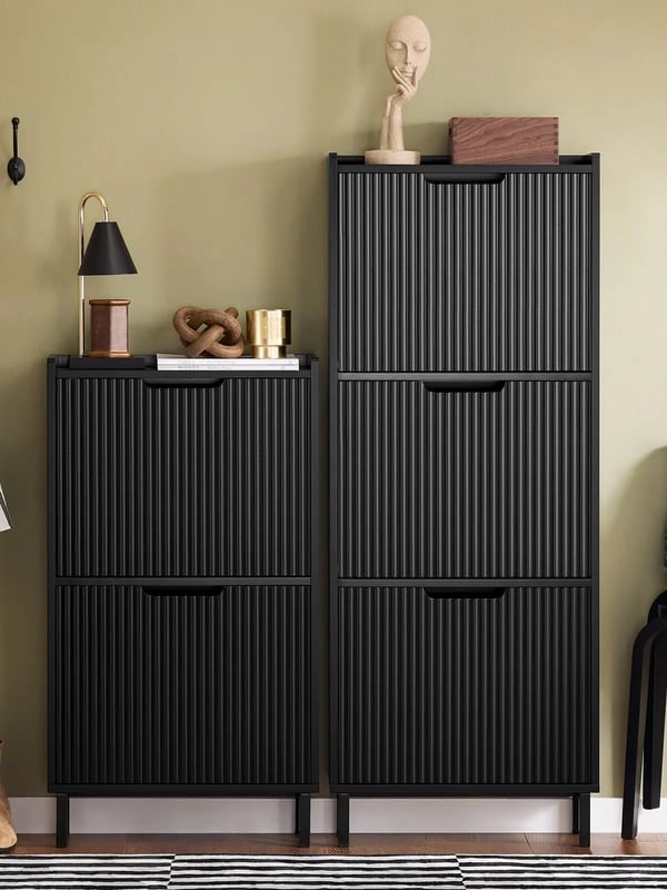 FSR177-H, smalt skoskab med 3 klapper, sort, pladsbesparende design