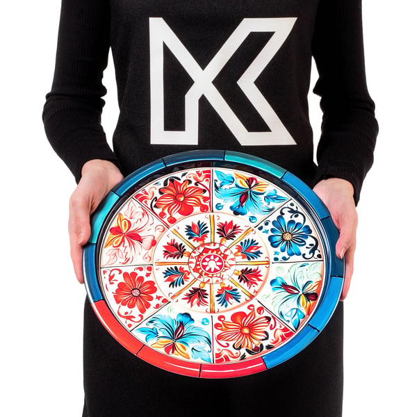 Serveringsbakke - Rund Metalbakke - 32,5 cm Diameter - Mosaikmønster - Litograferet Overflade