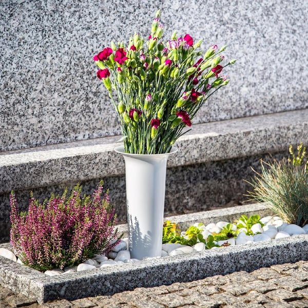 Gravvase - Kirkegårdsvase - 23 cm - Str. M - Til blomster - Hvid