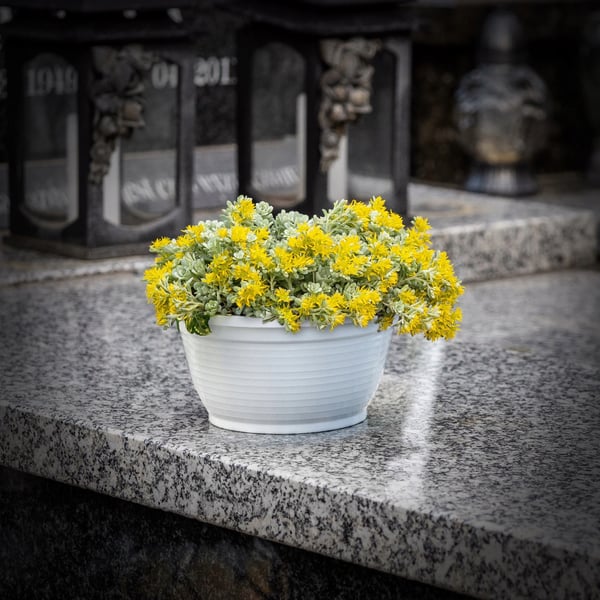 Gravskål - Plast blomsterskål til gravsted - Ø 13 cm - Str. M - Hvid