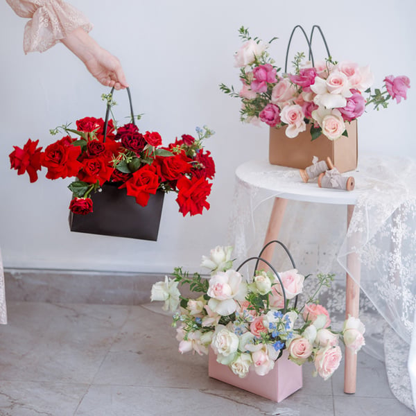 Florist Gavepose Til Blomster - Buketæske - Vandtæt PVC - Ensfarvet - Med Hank - Til Fødselsdag - Pink