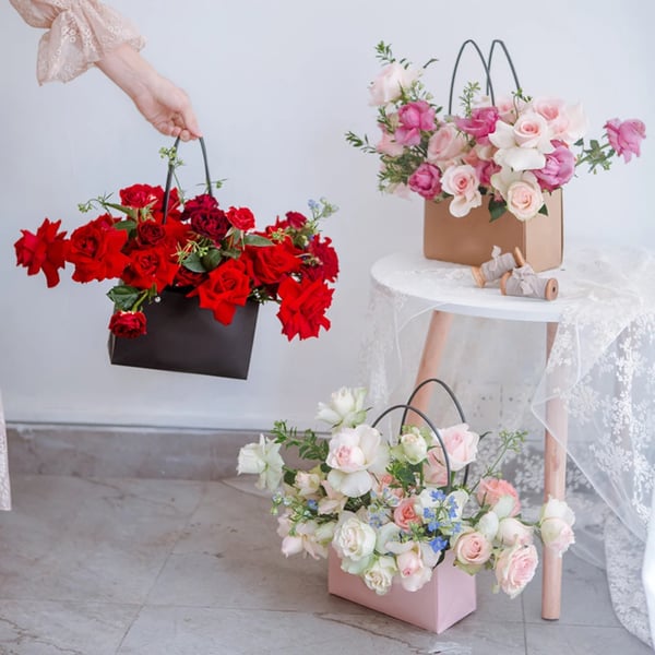 Florist Gavepose Til Blomster - Buketæske - Vandtæt PVC - Ensfarvet - Med Hank - Til Fødselsdag - Pink