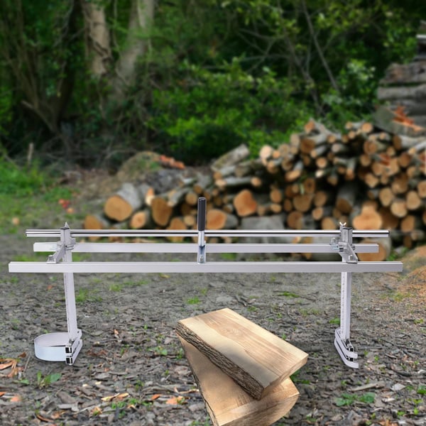 Savværk til kædesav - Bærbart savværk - Til sværd 0–120 cm - Snitdybde 2–35 cm - Aluminium & stål - Vægt 8,5 kg - Sølv