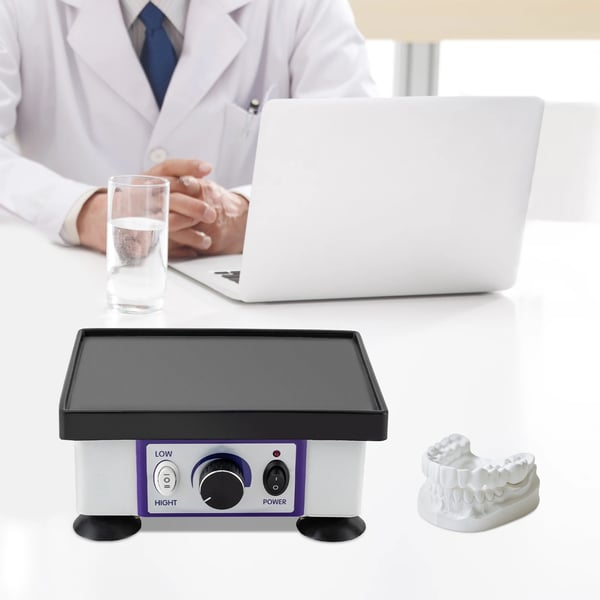 Gipsvibrator - Vibrationsbord - 120 W - 2 hastigheder, justerbar - Laboratoriekvalitet - Til tandlaboratorier og klinikker - Hvid