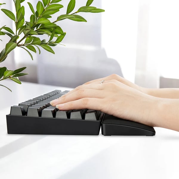 P036 - Rannetuki näppäimistölle - TKL 87 näppäintä (80%) - Muistivaahto - Liukumaton kumipohja - Ergonominen - 35,9×7,3×1,7 cm - Oliivi