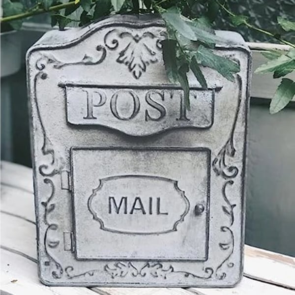 Vintage postilaatikko - Seinäpostilaatikko - Aita-/Seinäasennus - Kohokuvioitu metalli - Ulkokäyttöön - Kannella - Mitat 26×9,5×34 cm - Harmaa