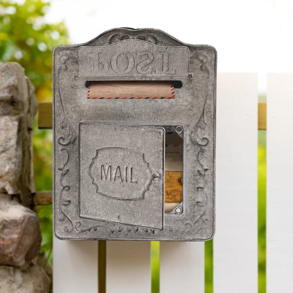 Vintage postilaatikko - Seinäpostilaatikko - Aita-/Seinäasennus - Kohokuvioitu metalli - Ulkokäyttöön - Kannella - Mitat 26×9,5×34 cm - Harmaa