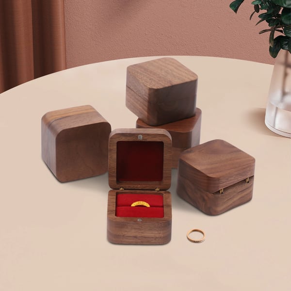 Ringæsker i sort valnød - Smykkeæsker - Sæt med 5 - Magnetlukning - CNC-fræset - Flannelfor - Vintage - Rød