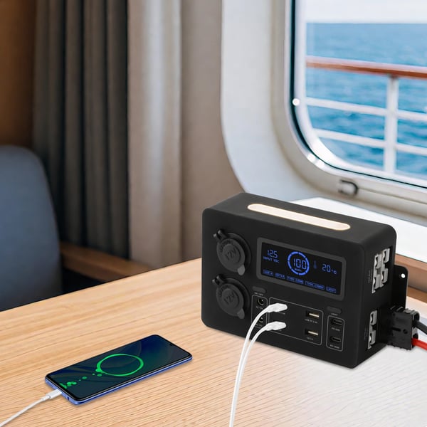 Strømfordelingsboks til autocamper - Mini elfordelingspanel 12V DC - USB- & PD-udgange - 50A hurtigtilslutning - ABS-plast - 17×5,75×12 cm - Sort