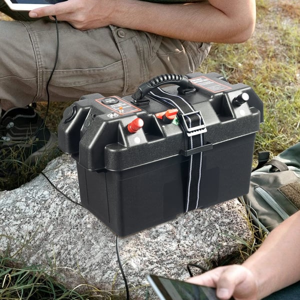 Merikäyttöön akkulaatikko - Akkuboksi - Kaksois-USB-portit - PP-muovi - 44×24,5×27 cm - Vene/matkailuauto - Ilman akkua - Musta