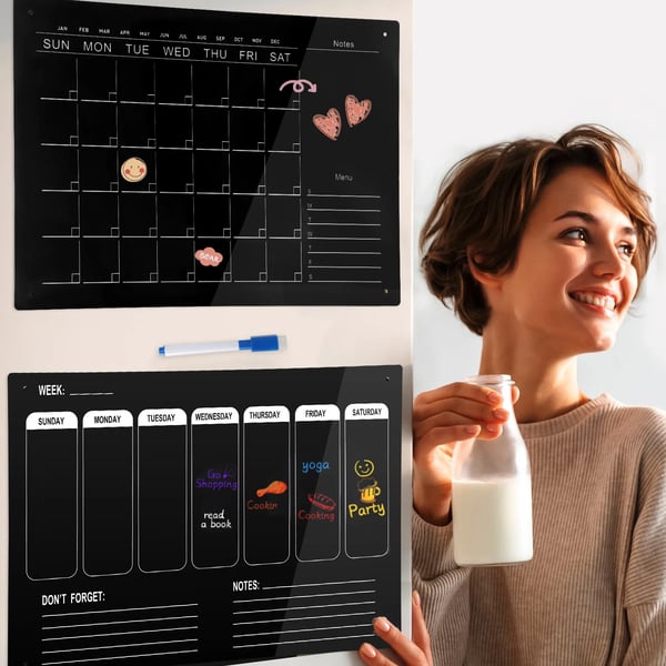 Magnetisk køleskabskalender i akryl - Sæt med kalender og ugeplan - Klar akryl - Tør-af tavle - Inkl. 11 tuscher - Sort