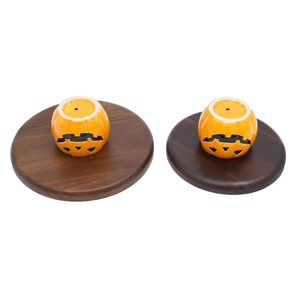 Træ kagebakke græskarformet - Serveringsbakke sæt 2 stk - Halloween - 21,5 cm + 26 cm - Til kager & cupcakes - Mørkebrun