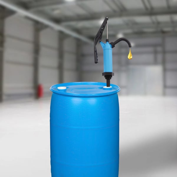 Tromlepumpe - Manuel håndspakpumpe - 16–18 L/min - Løft 2 m - Til 5–55 gal (19–208 L) - Udløb Ø22 mm - Indløb Ø37 mm - Blå/Sort