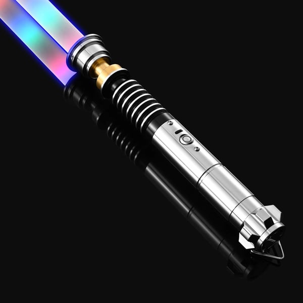 Legetøjs-lyssværd - Lightsaber Luke - Metalhåndtag - RGB Farveskift - Blinkende Lys - Knapcellebatteri - 14+ År - Hvid
